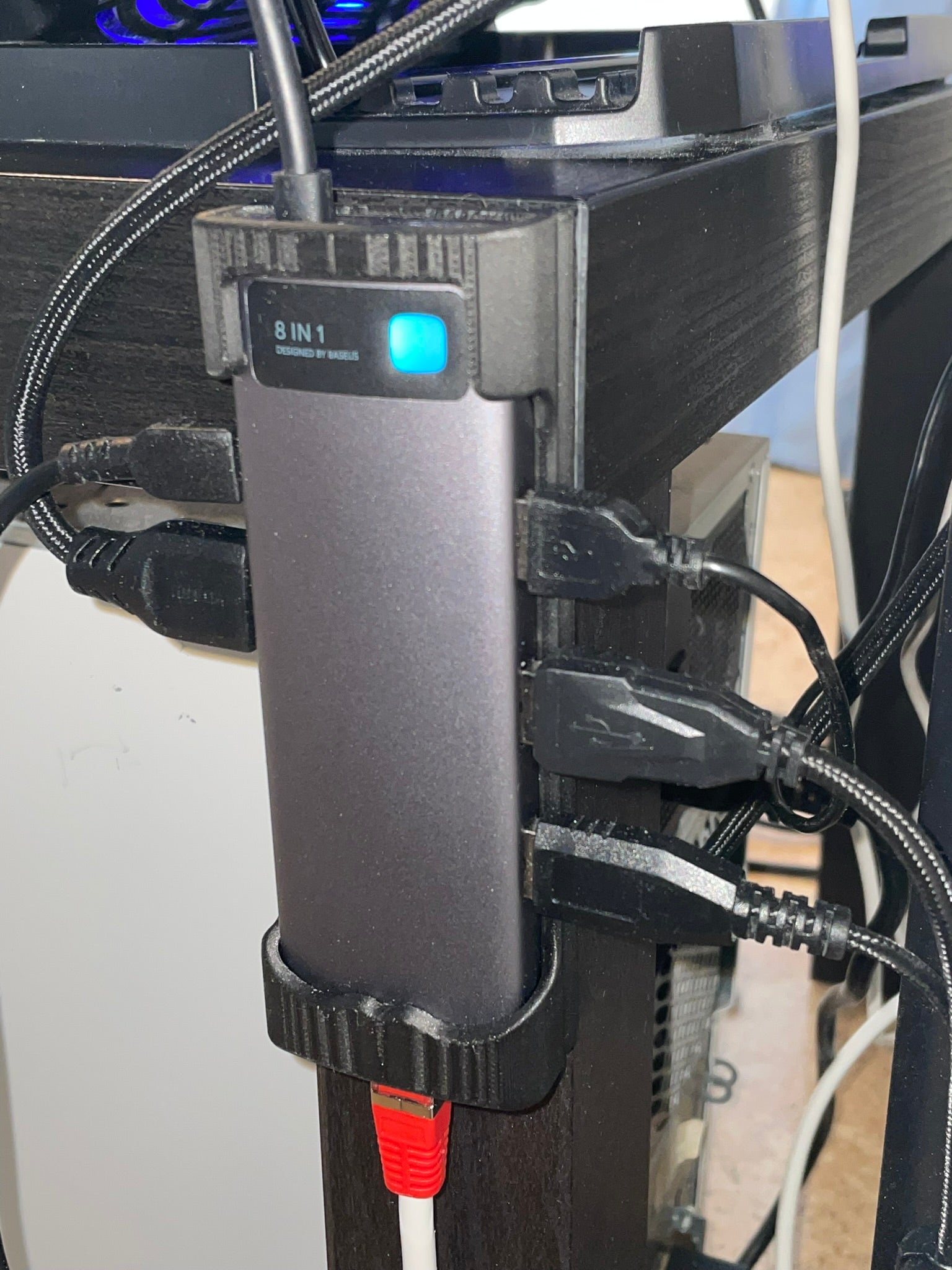 Holding bracket for Baseus 8 in 1 USB C hub