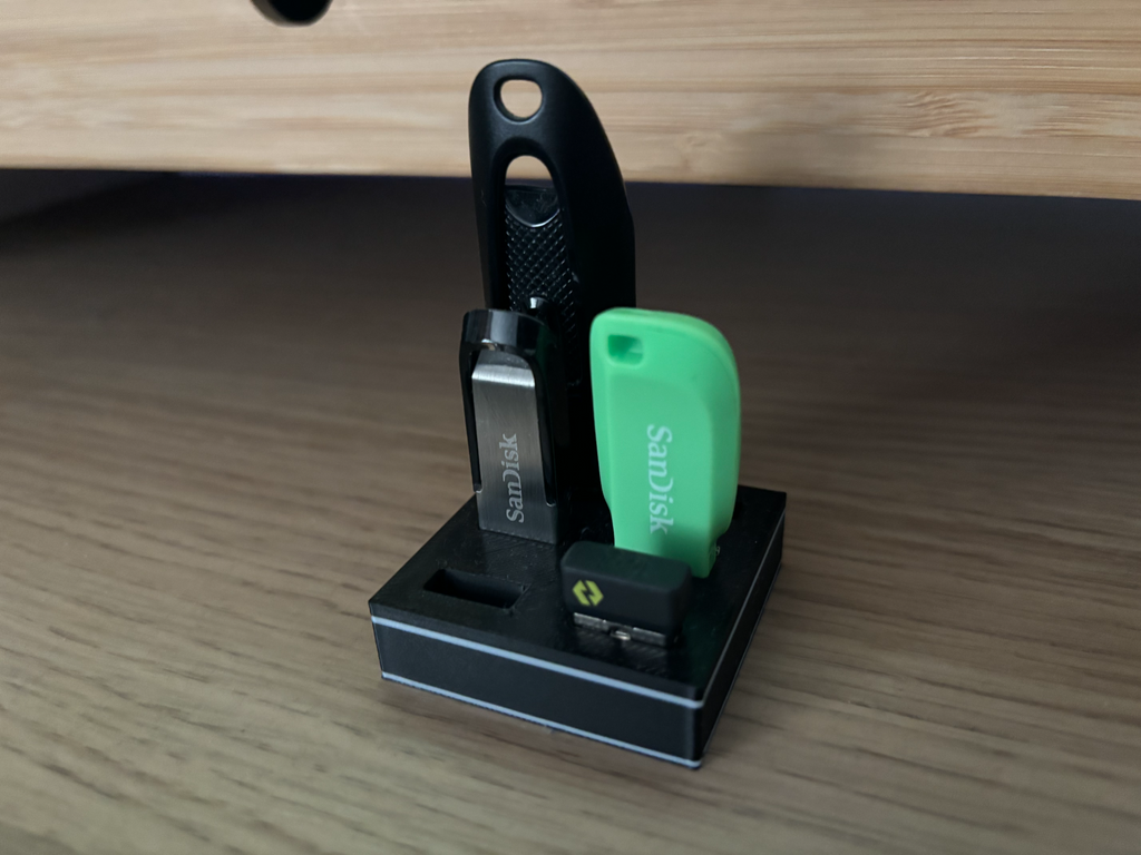 Simple USB Holder