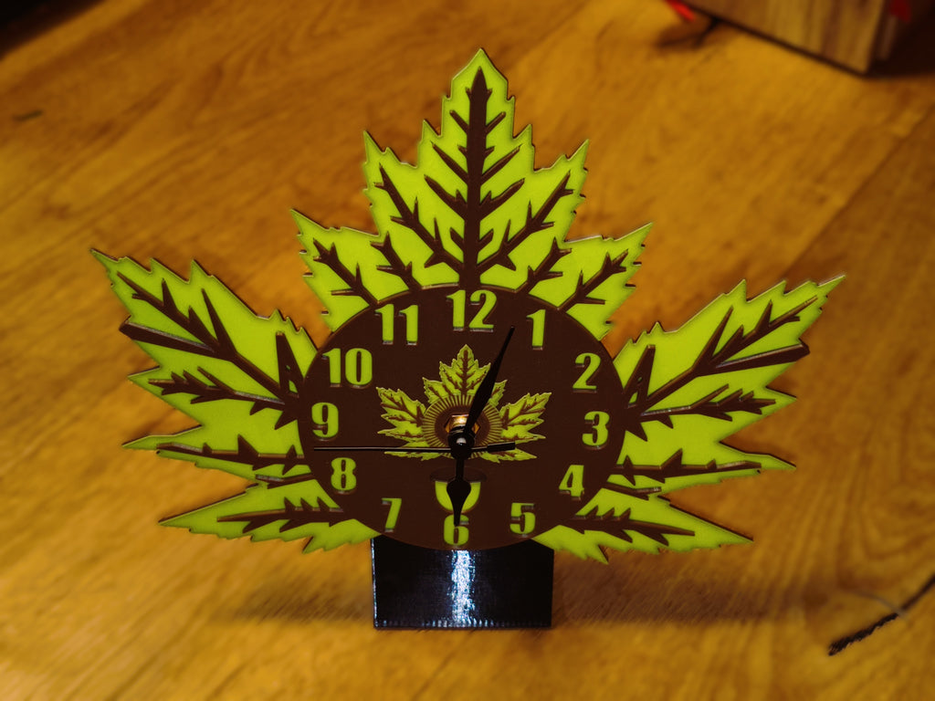Ahorn Uhr