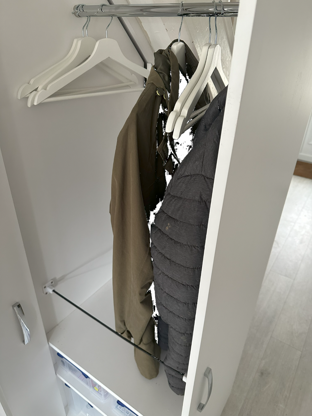 Bracket for Elastic Cord to hold clothes