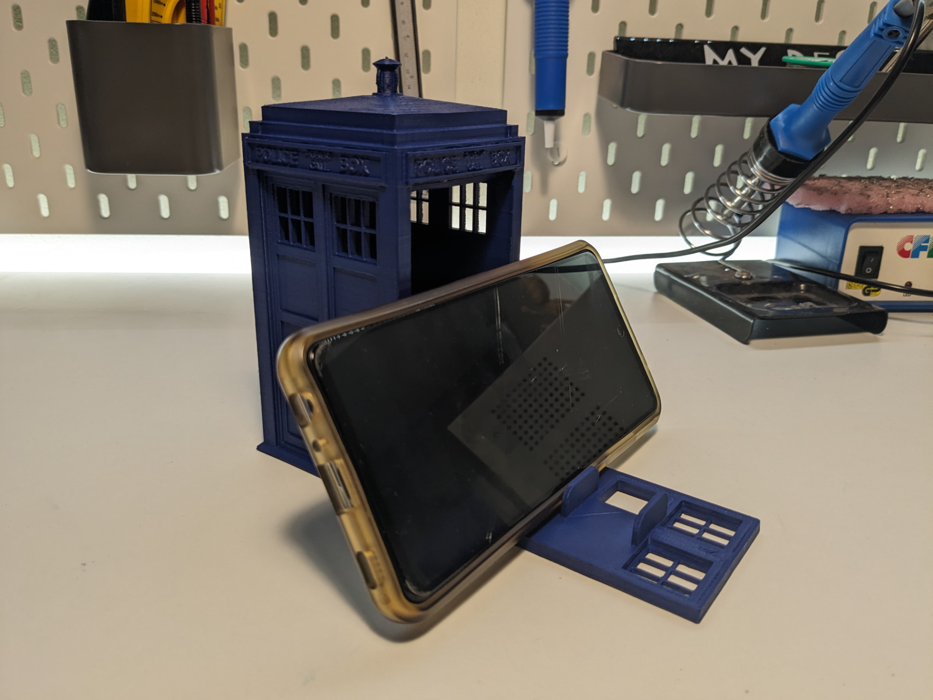 Tardis Doctor Who Phone Stand || print-in-place