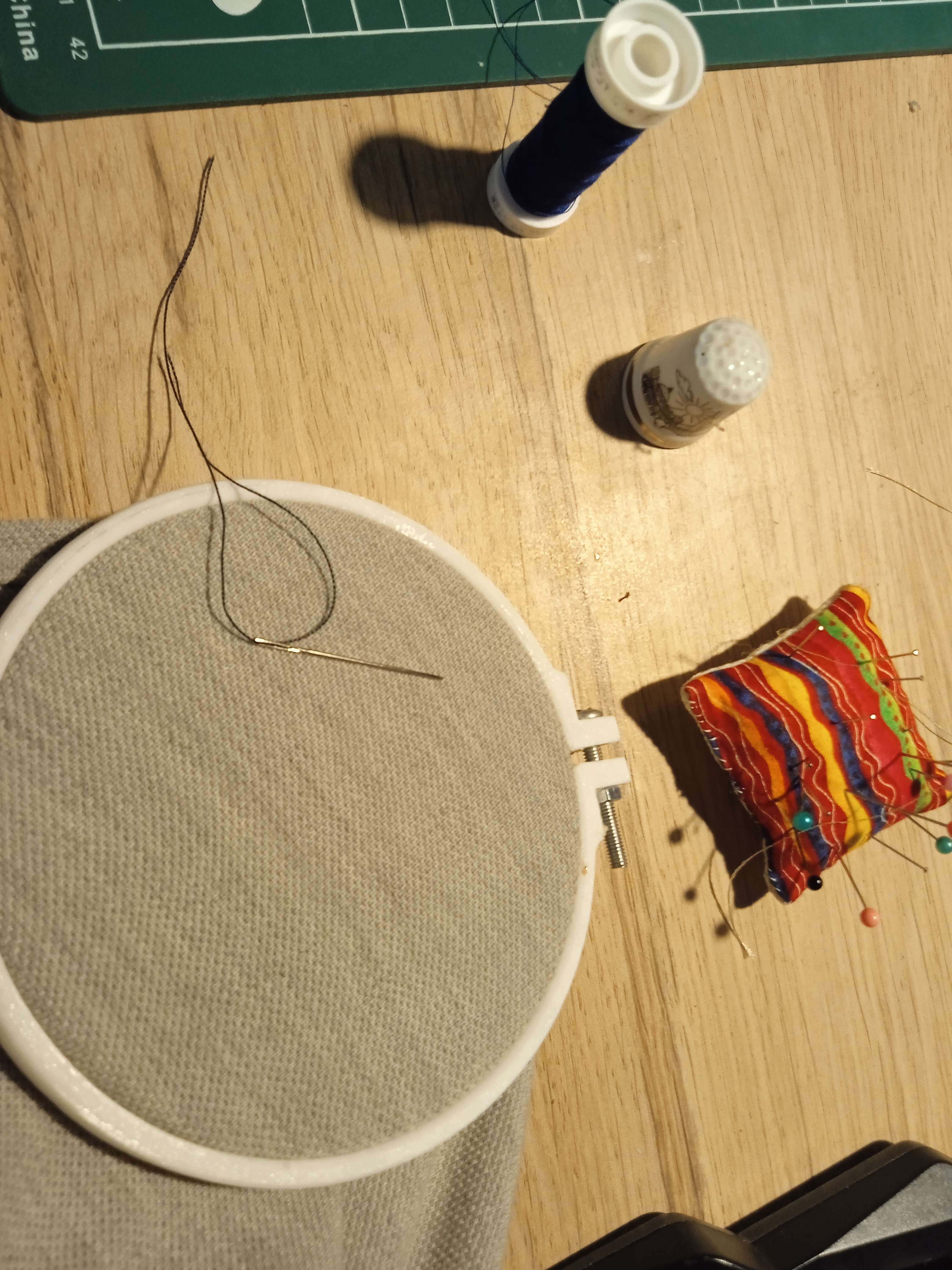 embroidery hoop - cercle a broder