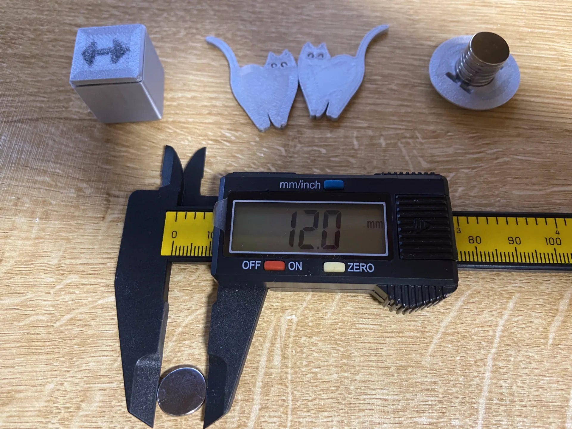 磁力推动旋转趣味益智玩具