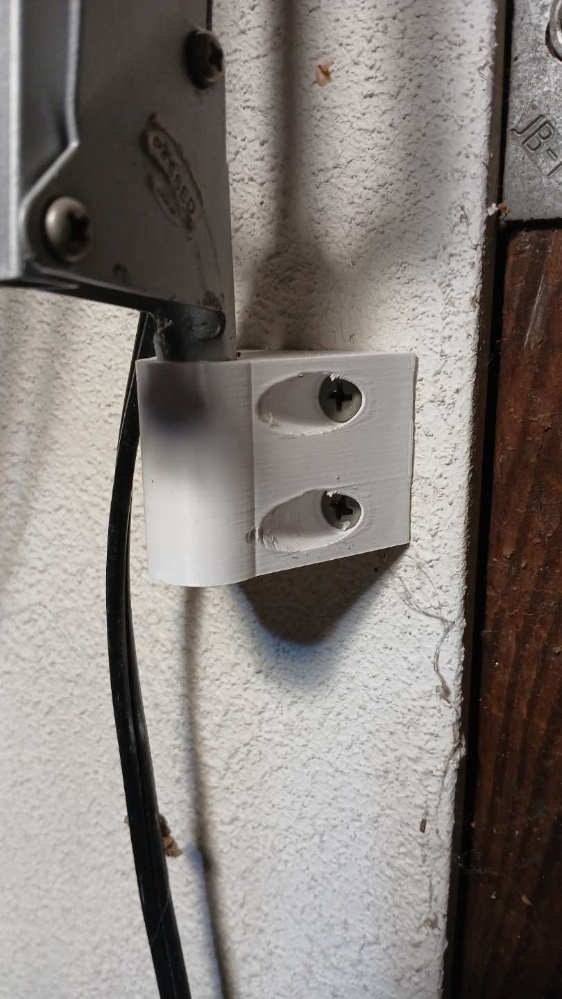 Screw in wall mount for desk lamp with post