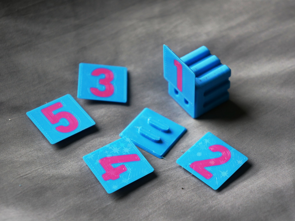 Sharp Dice with customizable surface tiles