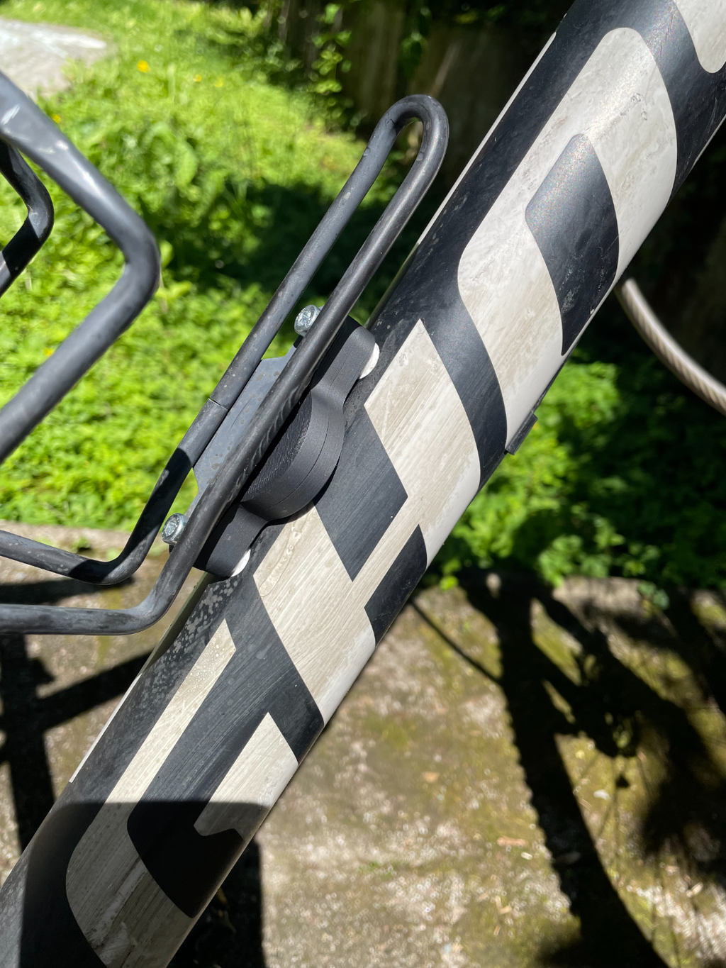 Apple Airtag holder for bike bottle mount