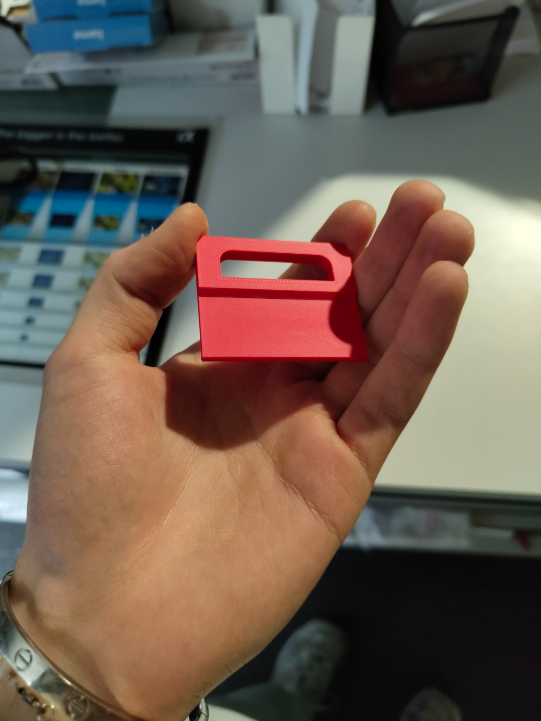 Slot Hole Hanging Tabs Retail