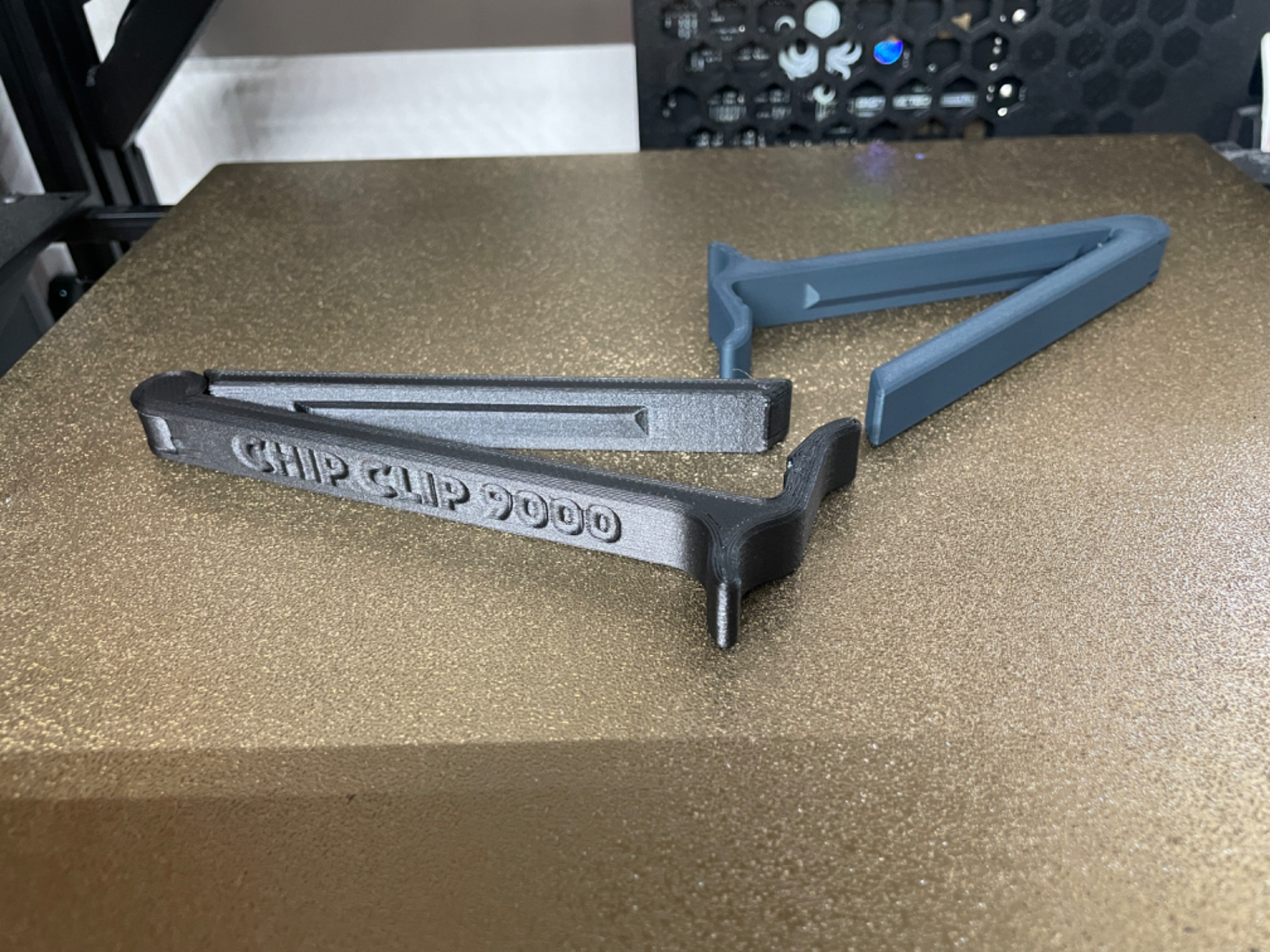 Chip Clip 9000, Standard and easy-open versions