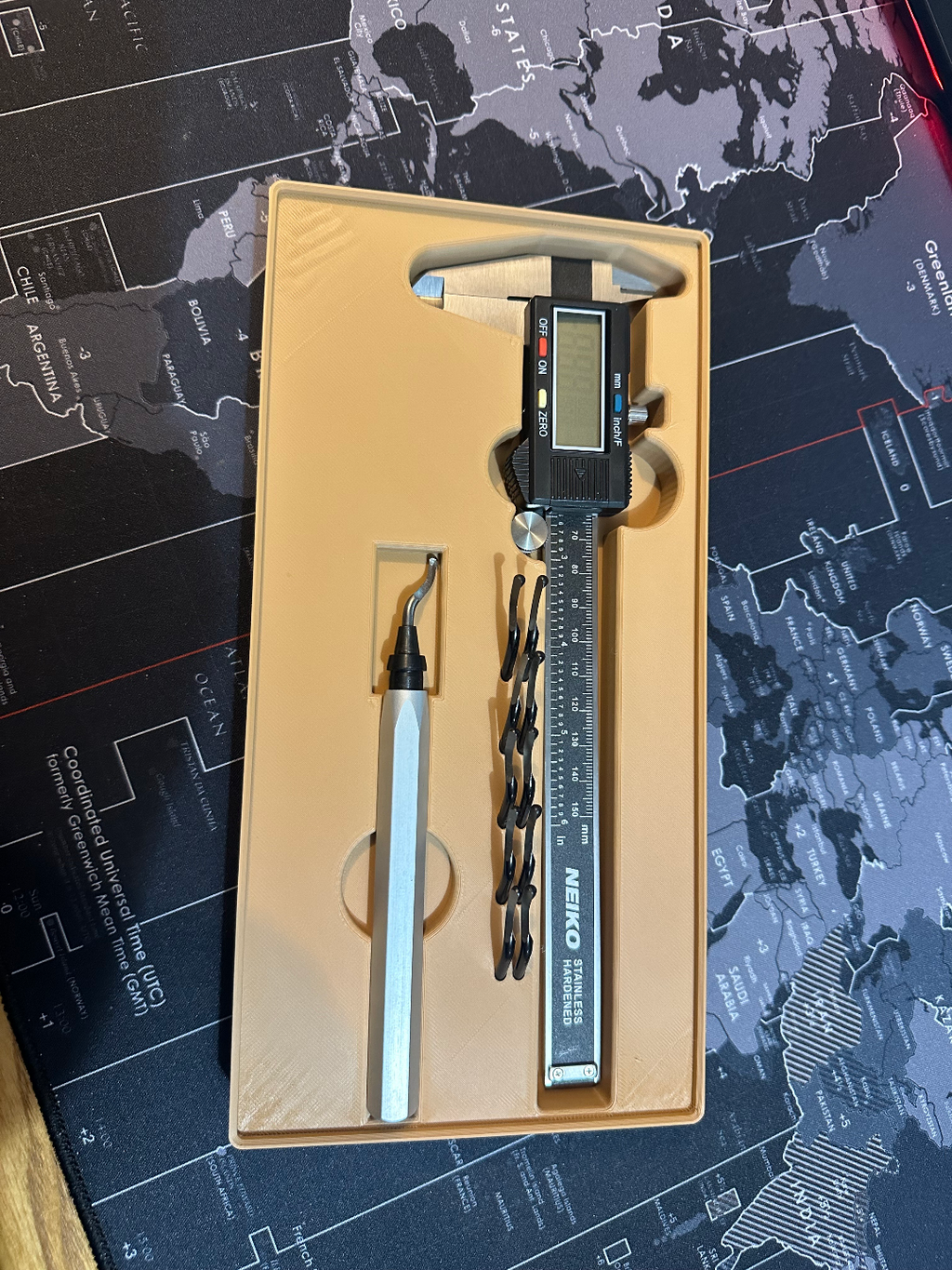 Gridfinity caliper and de-burring tool bin