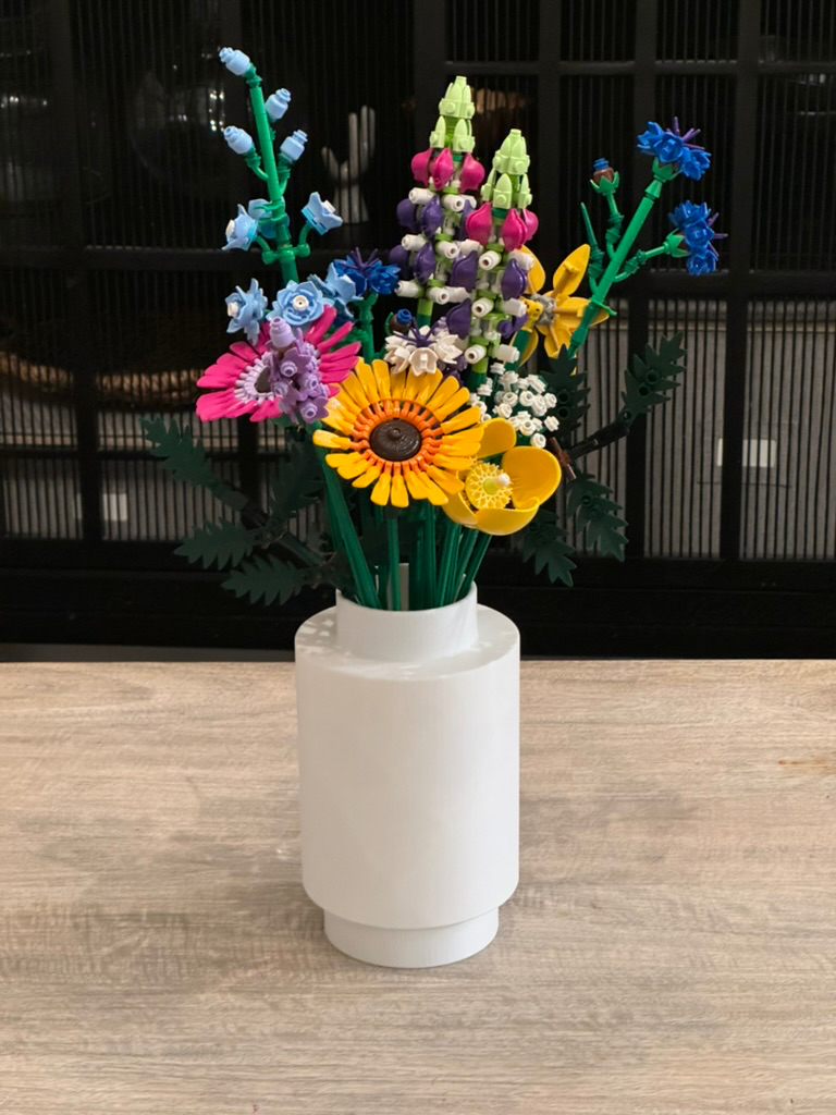 Round Brick Flower Vase 1x1 Open Stud
