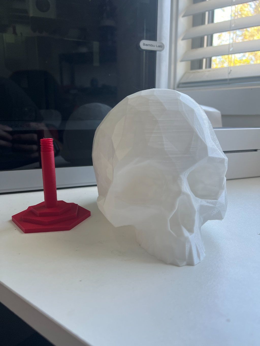 skull with stand