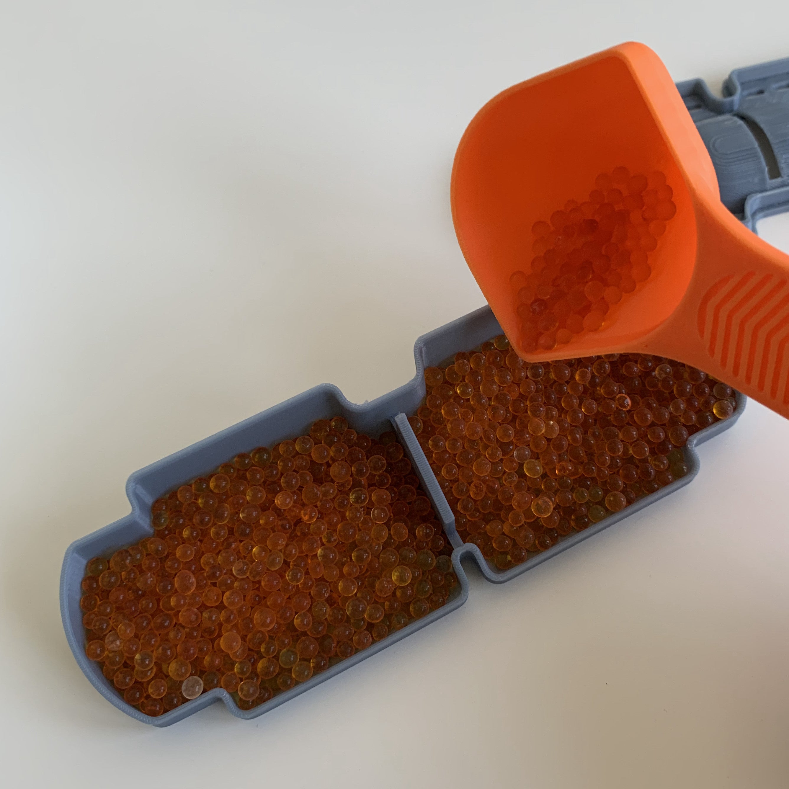 Ambidextrous Desiccant Scoop - No Supports