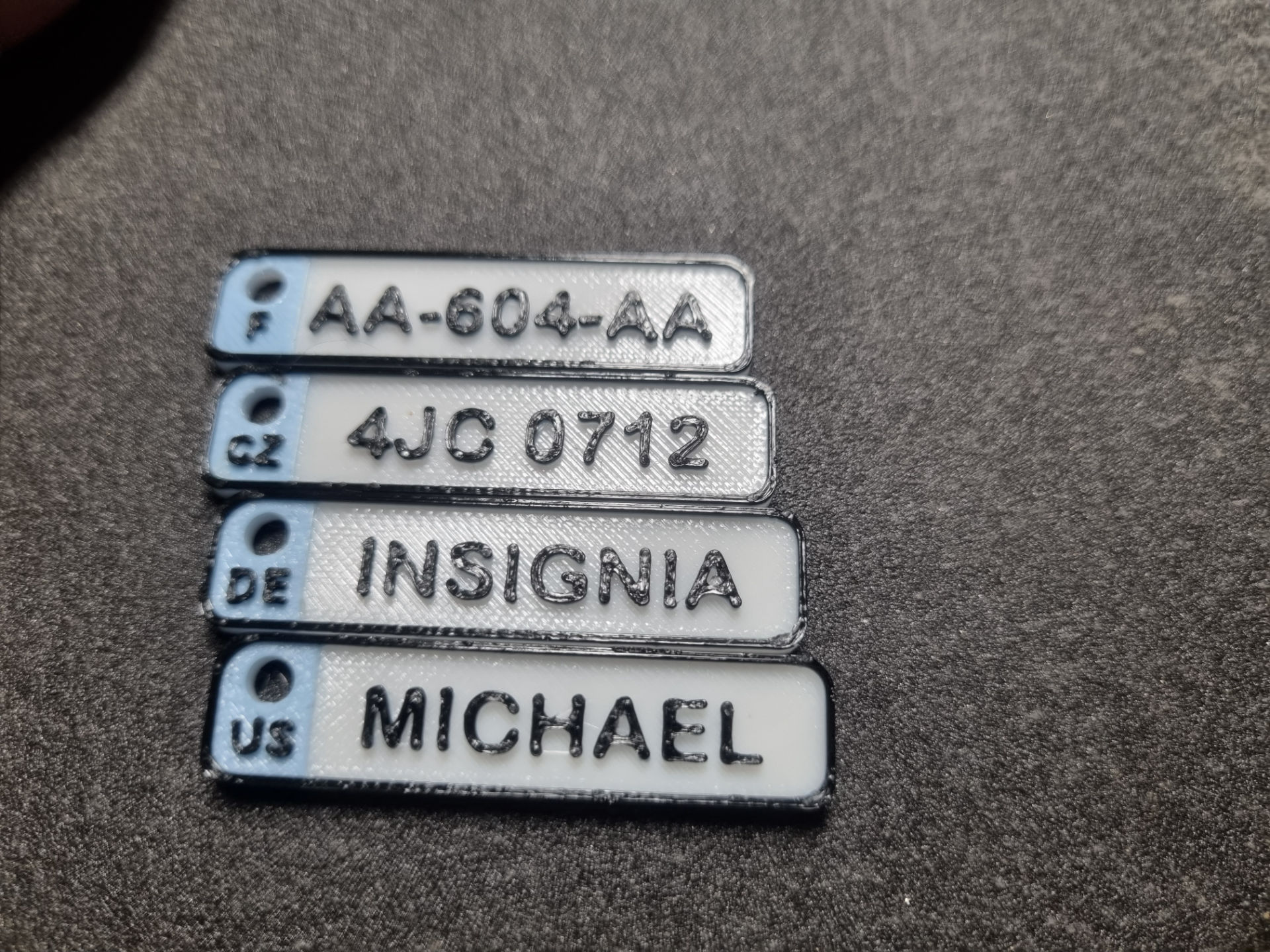 Small customizable license plate keychain no AMS