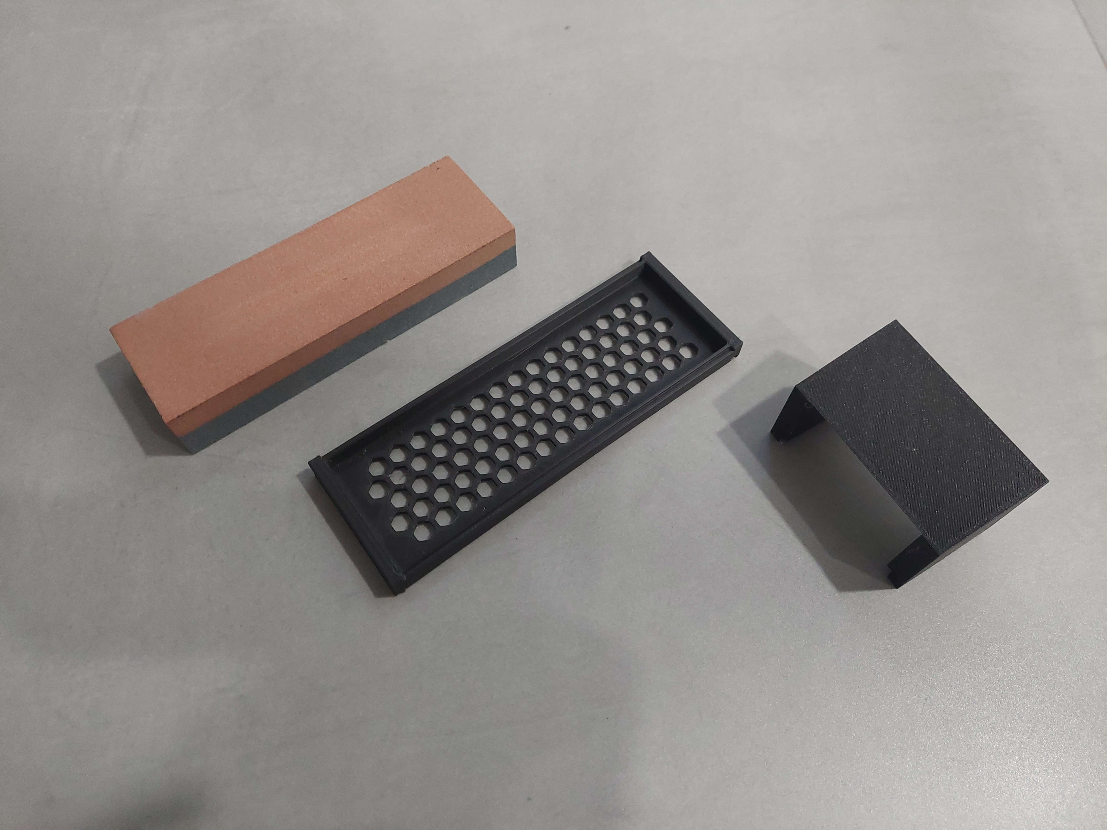 knife sharpener with multiple edge alignments