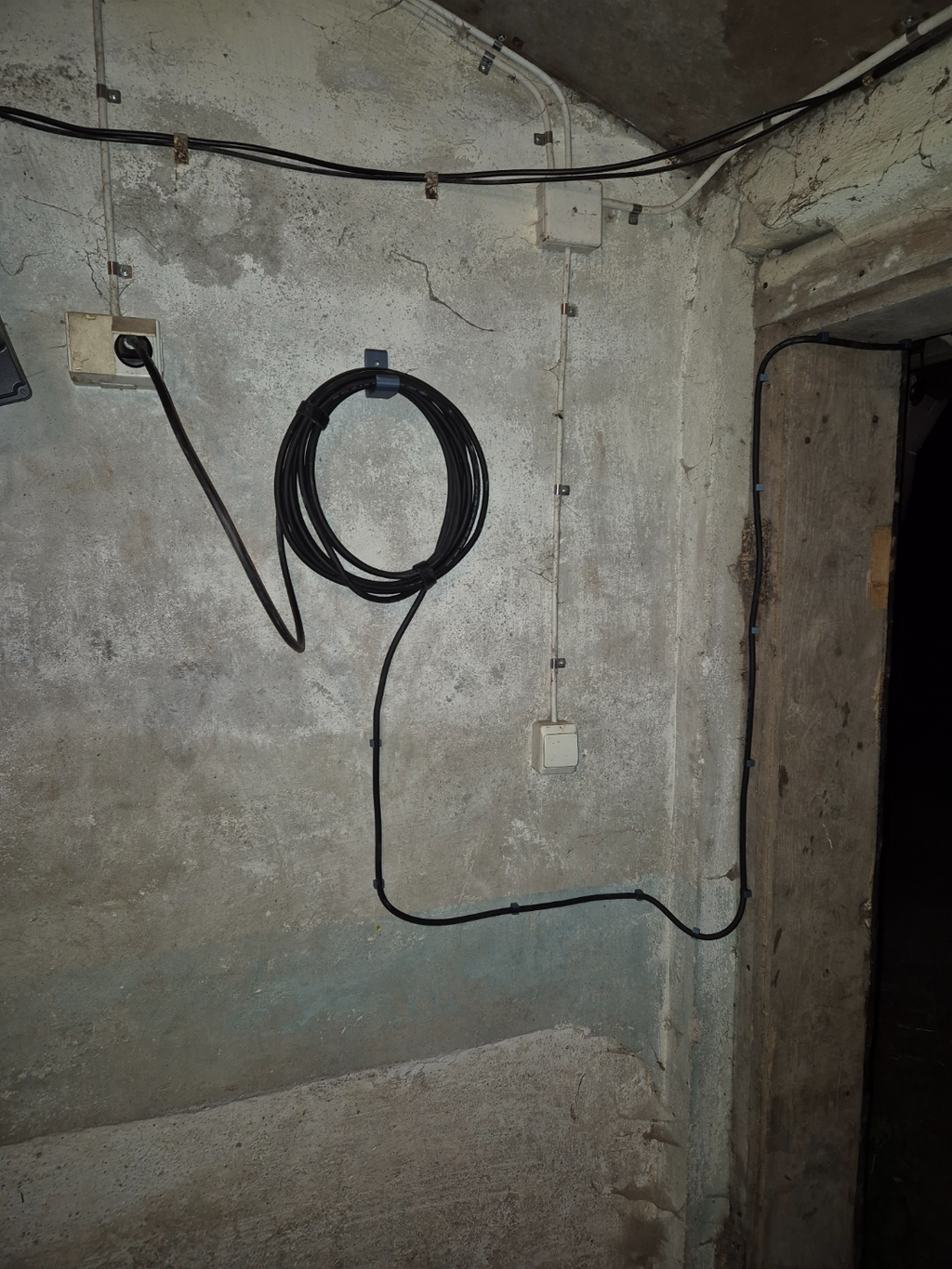 Clips for 3G1.0/1.5mm^2 cables.