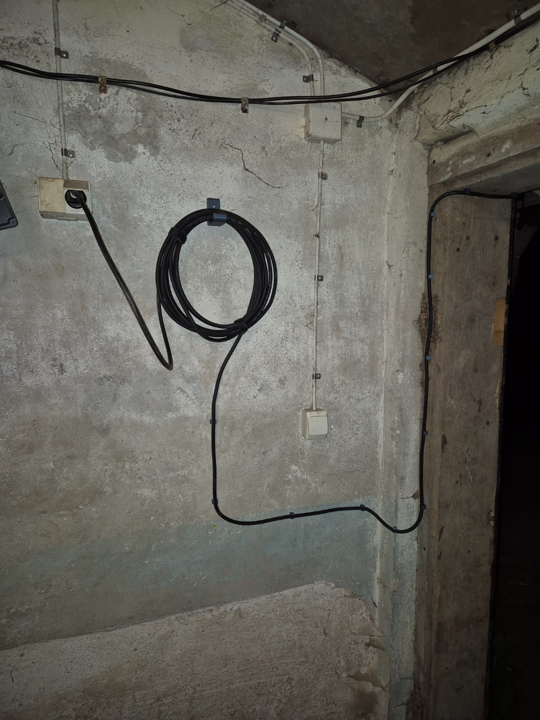 Clips for 3G1.0/1.5mm^2 cables.