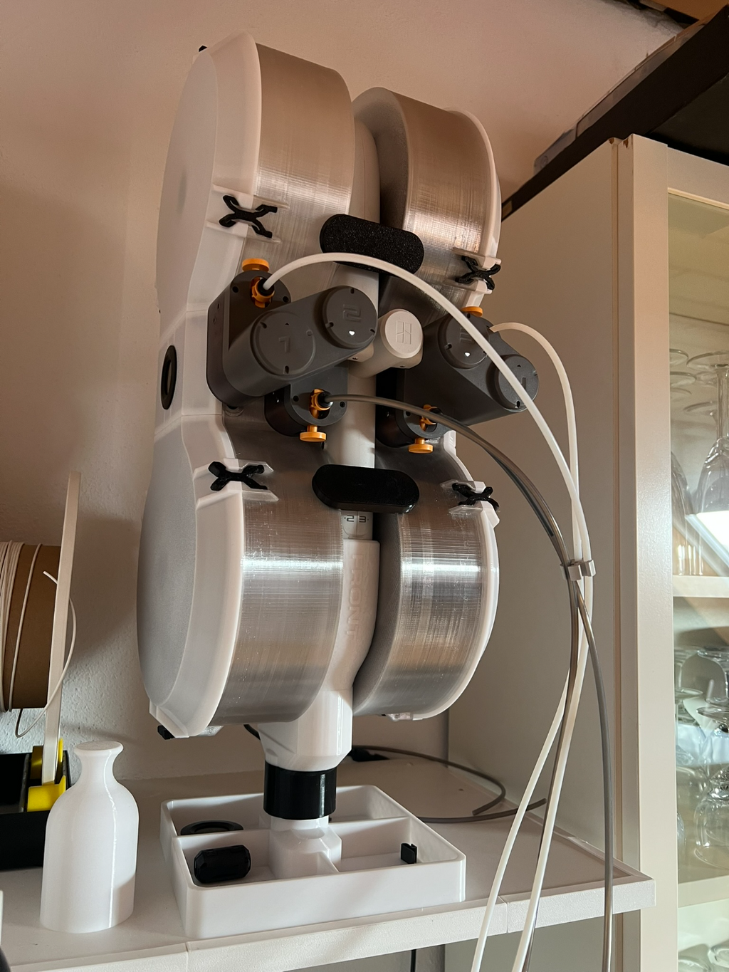 Rotating Holder for enclosing