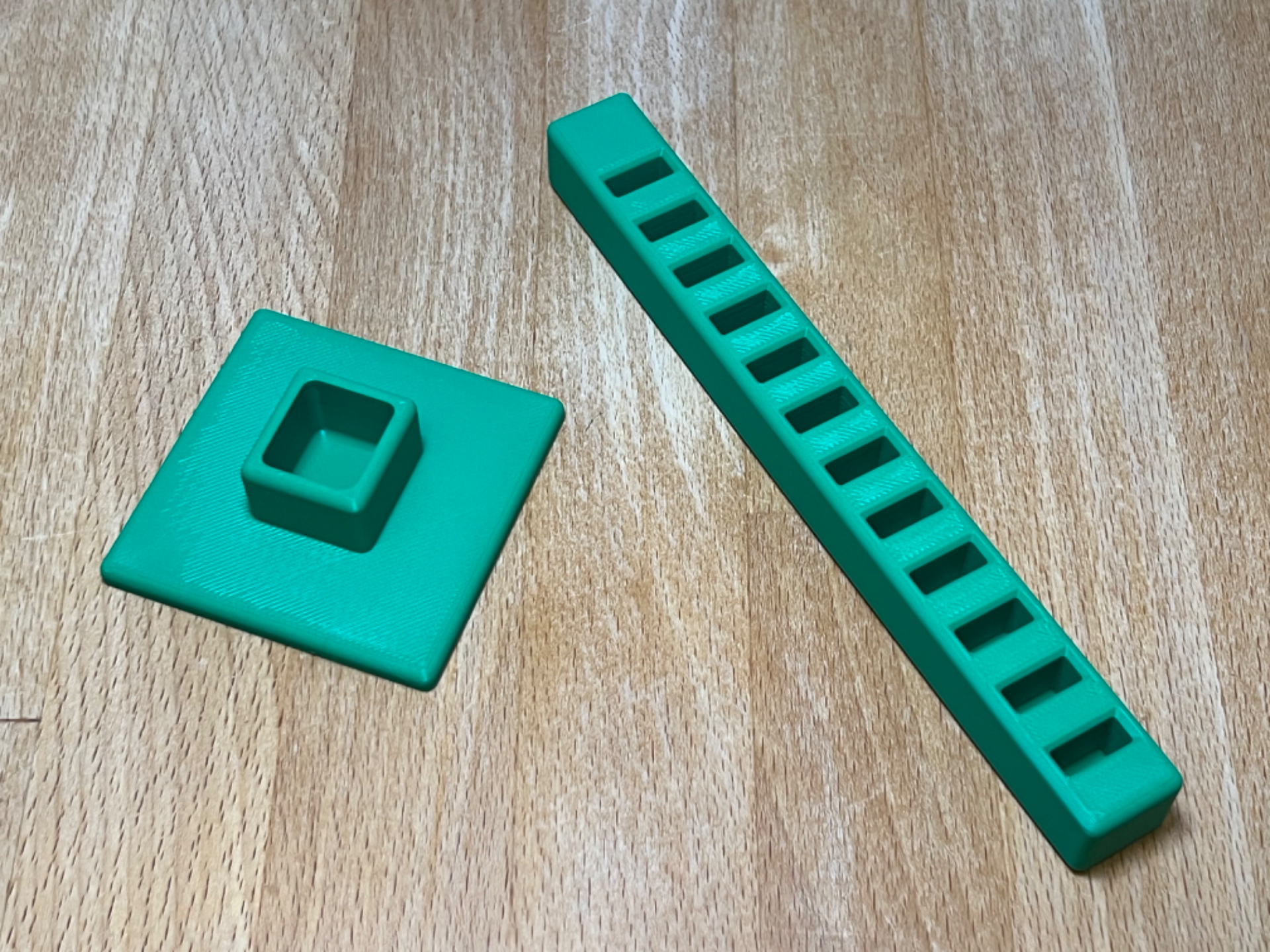 USB Tree - USB cable holder and desk stand