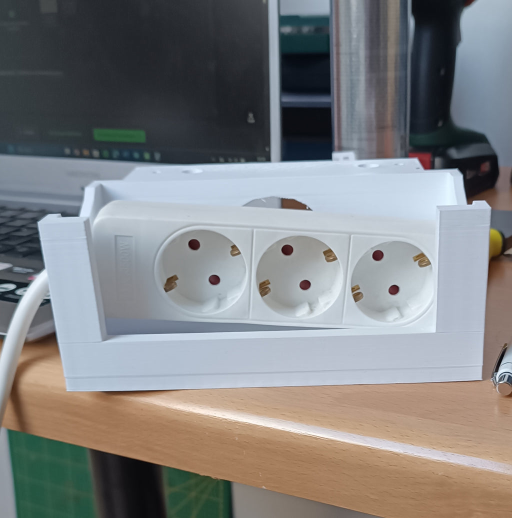 Schreibtisch Kabelbox mit Bohrungen