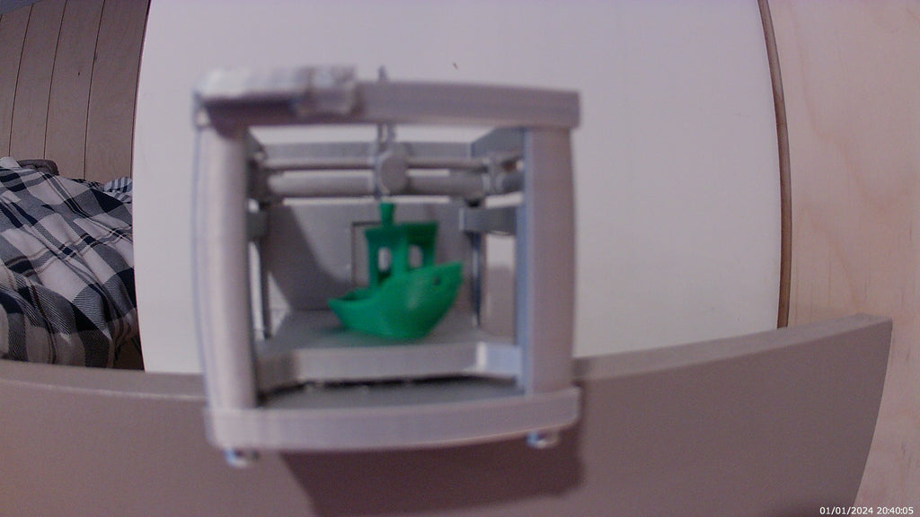 benchy getting 3d printed