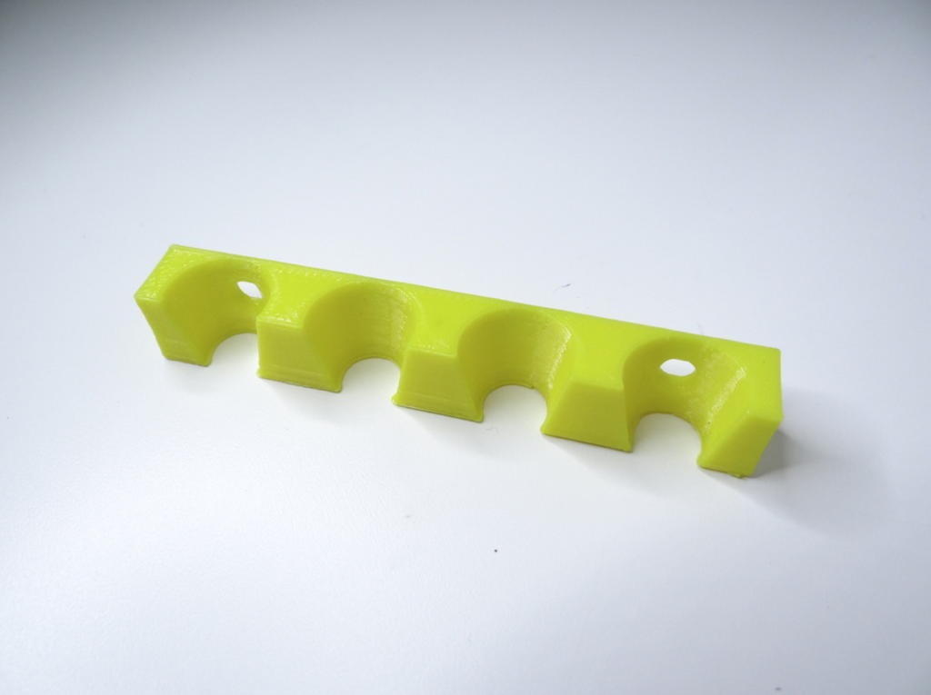 Simple wall tootbrush holder