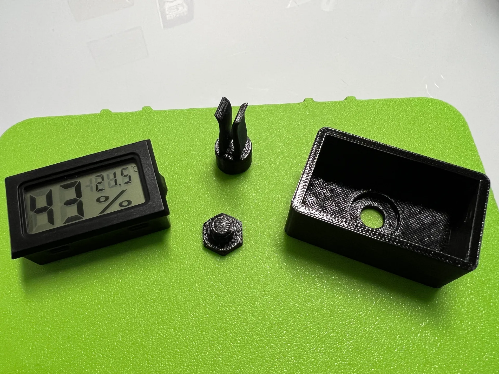 Hygrometer for cars (clips to air vents)