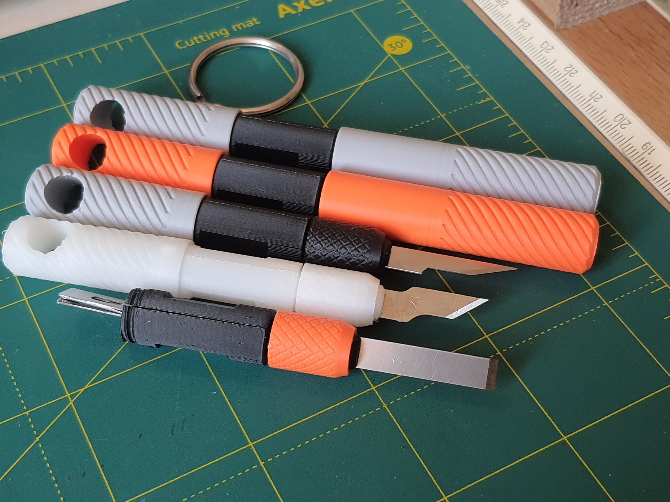 Compact hobby knife