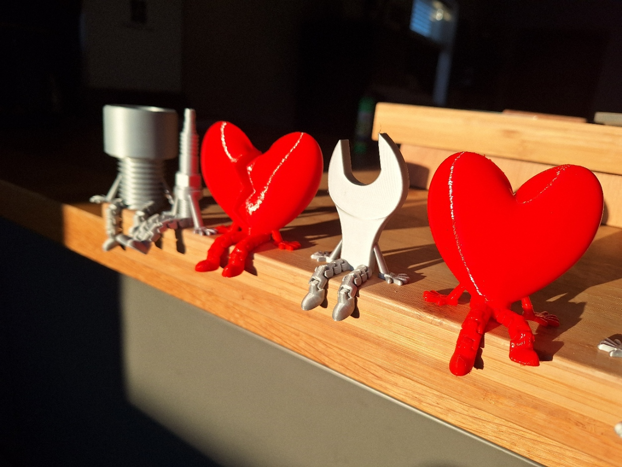 Articulated flexi heart with legs love hart coeur