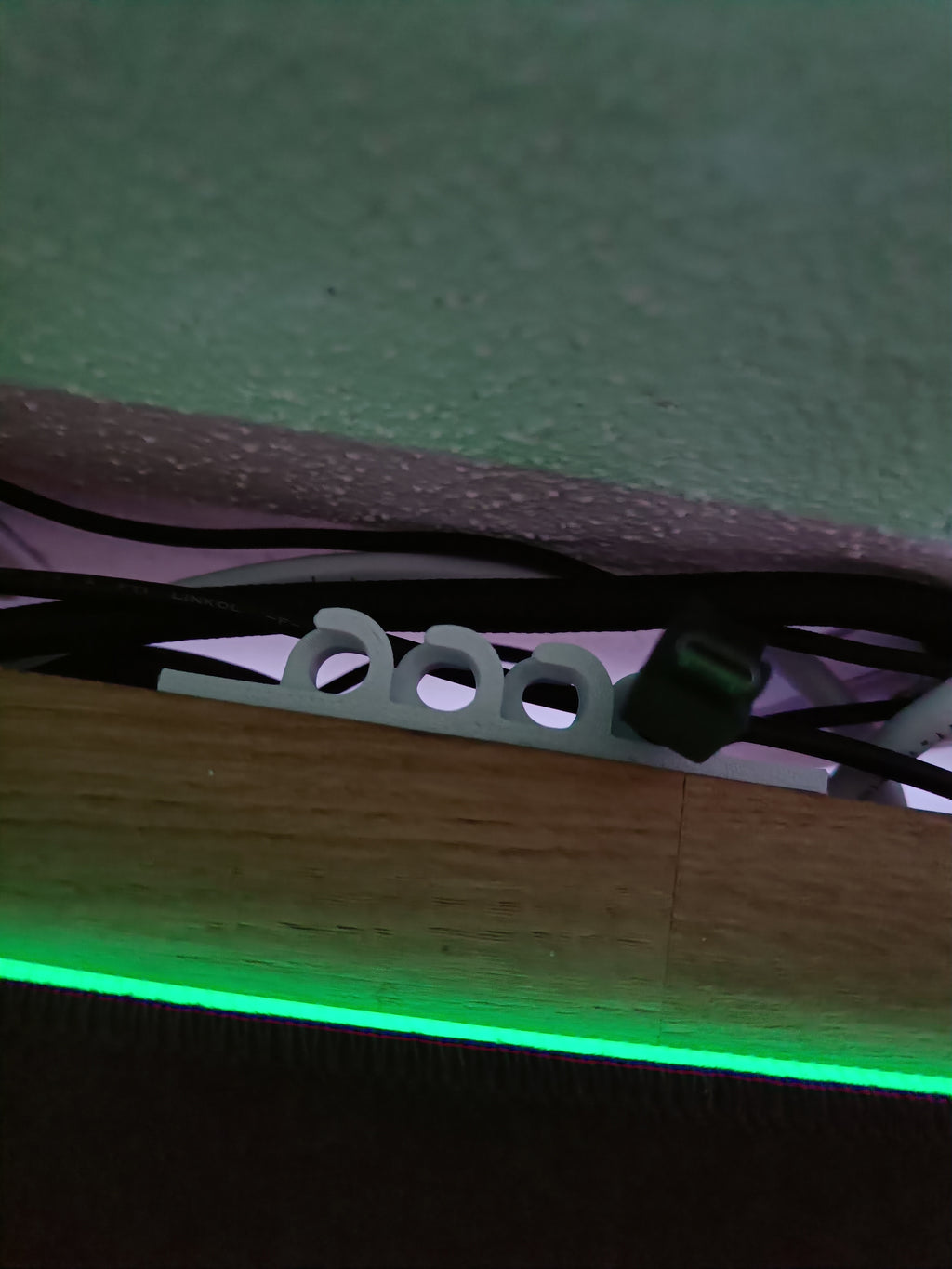 Cable Holder mit Schraubloch