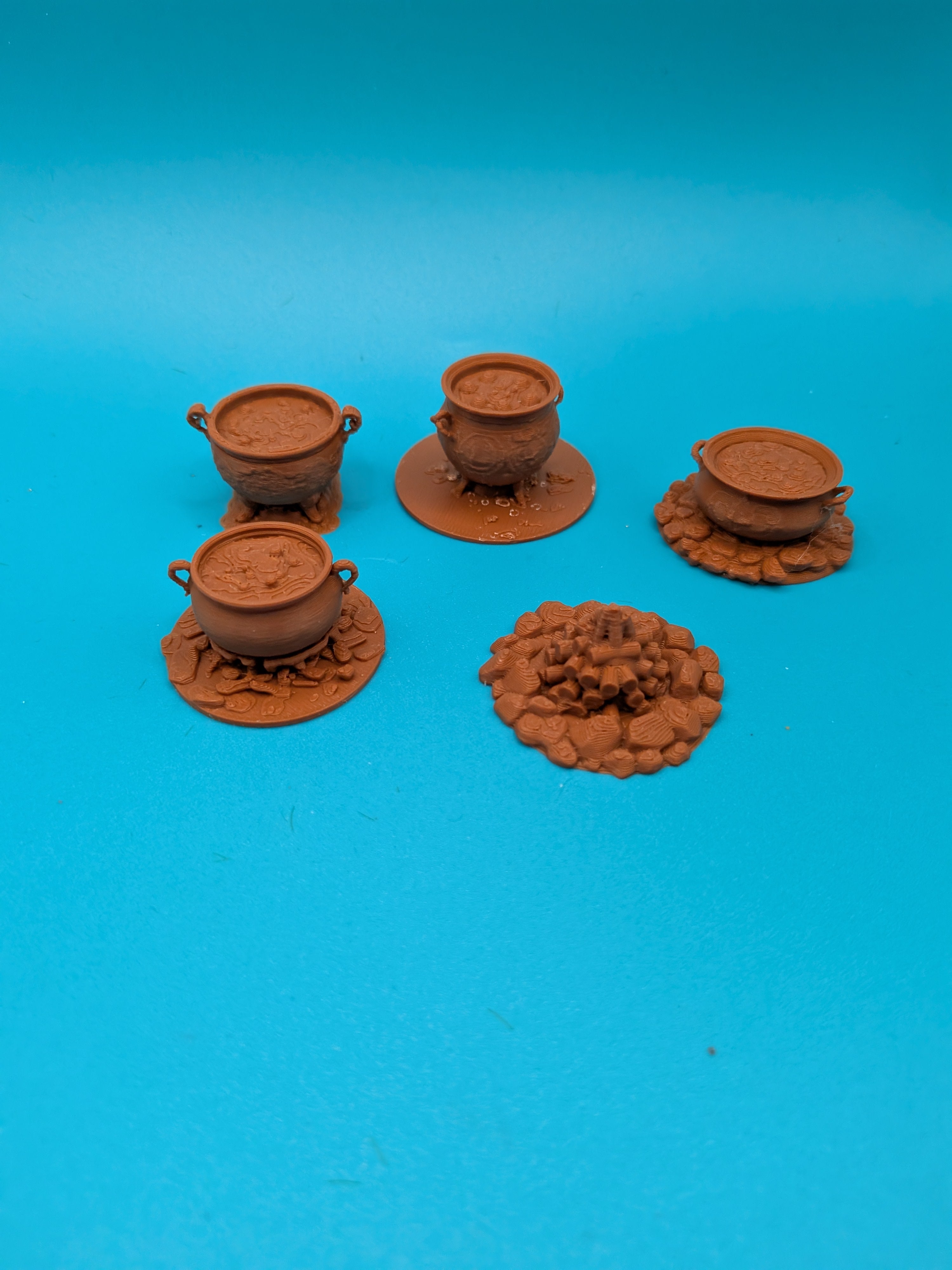 Kessel und Schüssel für Miniaturen, Dioramen,