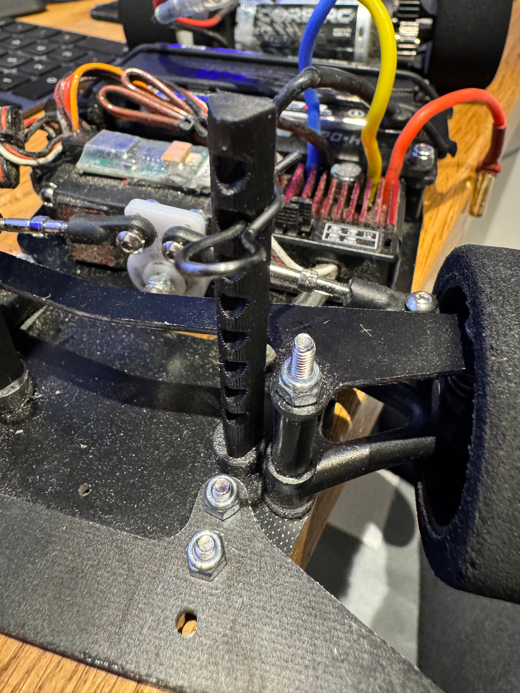 Triangle RC Car Body Post - Strong Kamtec Mardave