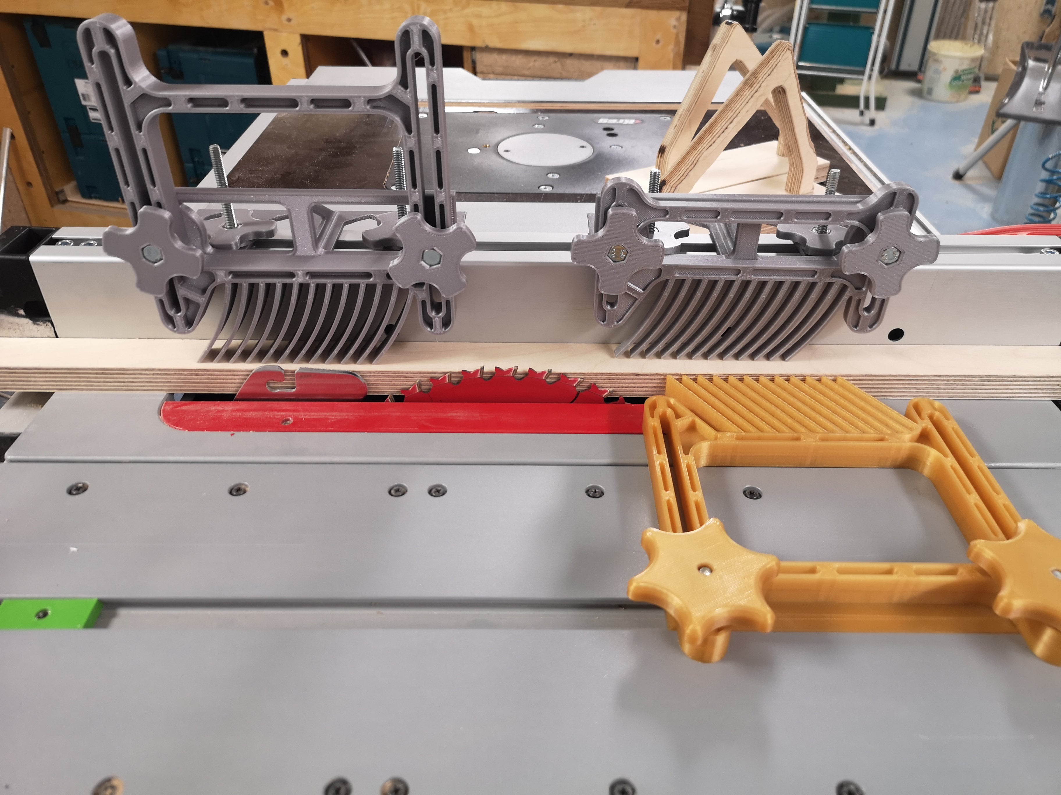 Bosch GTS 10 XC Vertical Featherboard