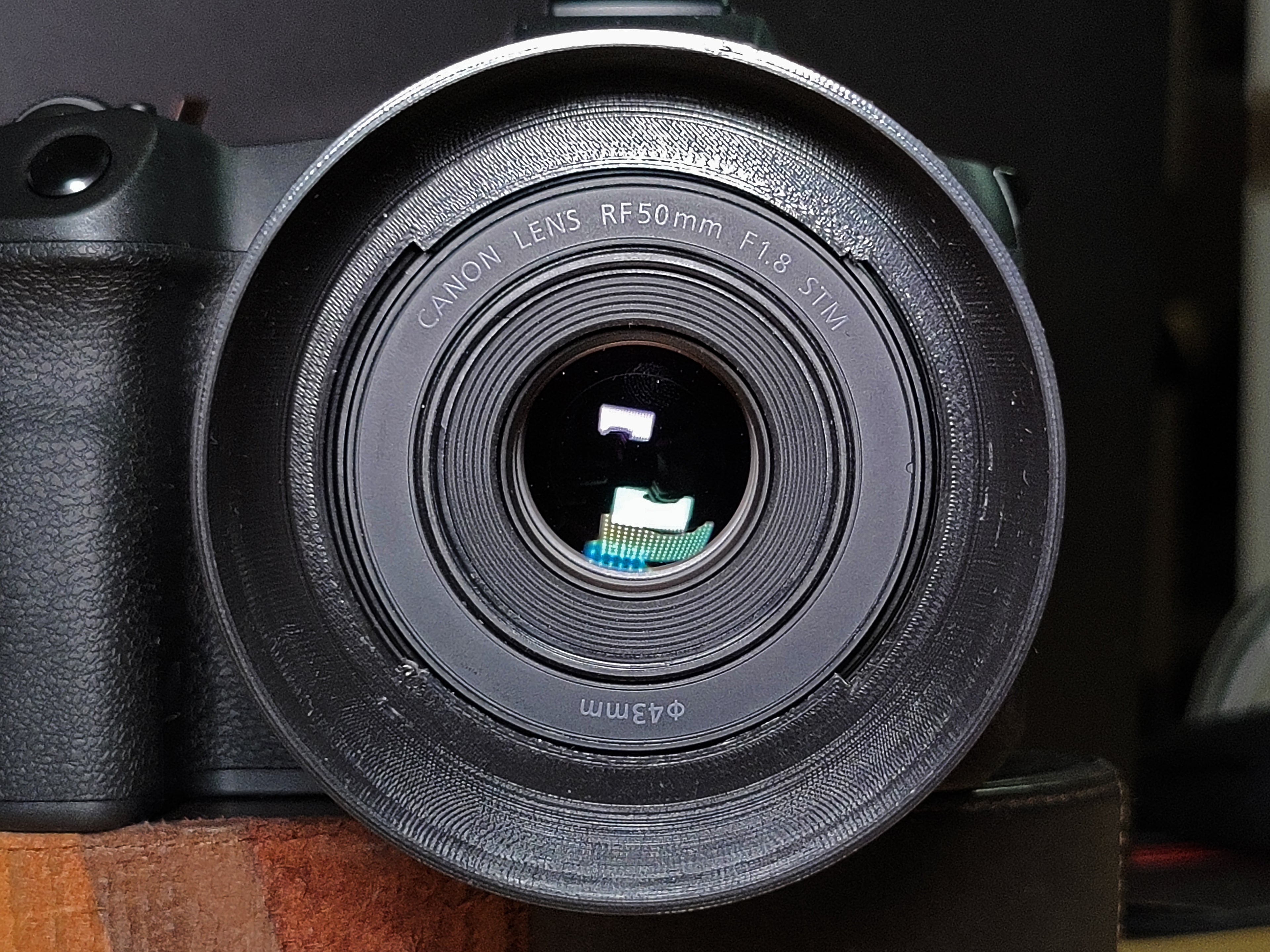 Canon RF 50mm F/1.8 STM Lens Hood