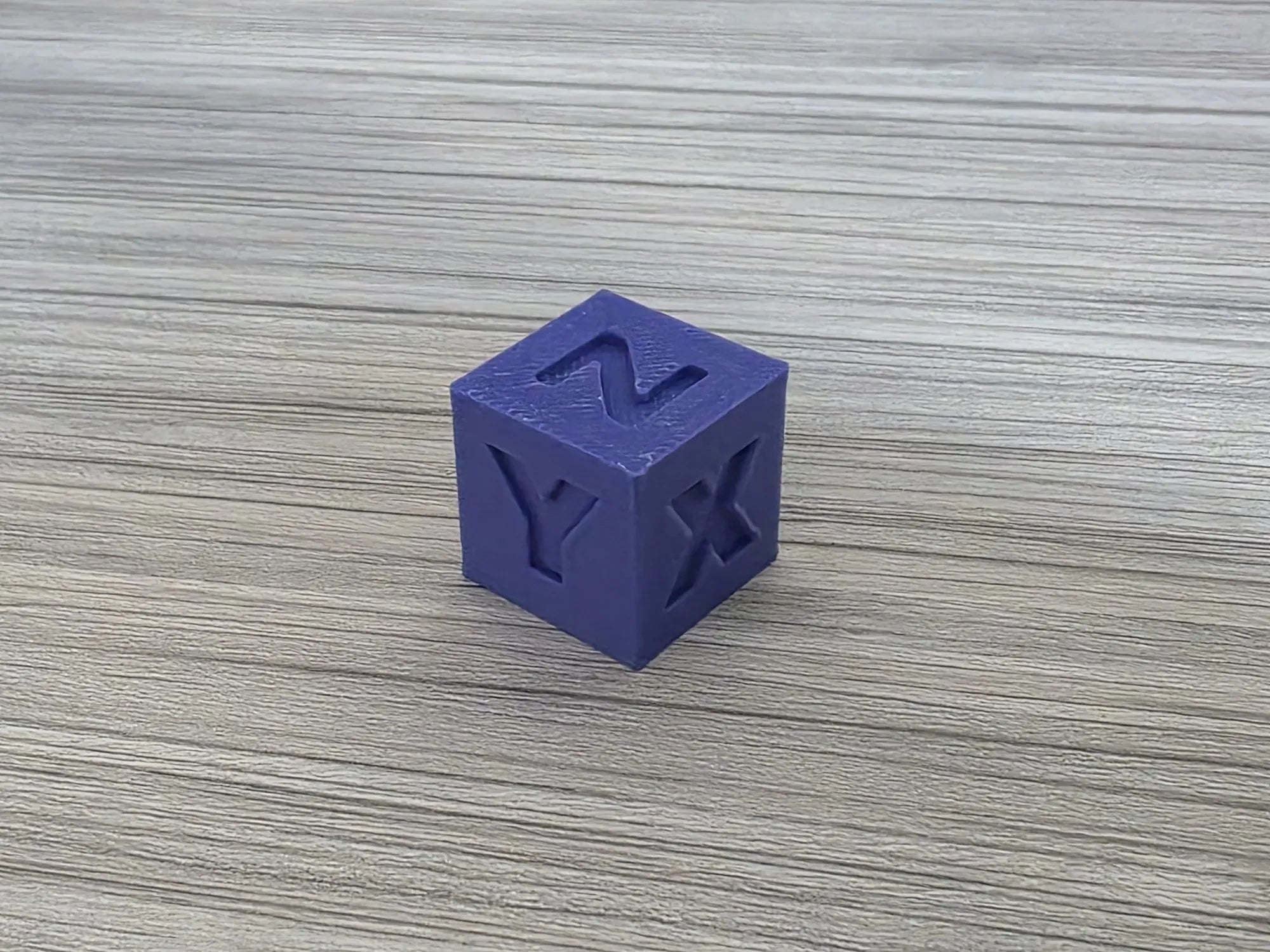 Minimal XYZ Calibration Cube