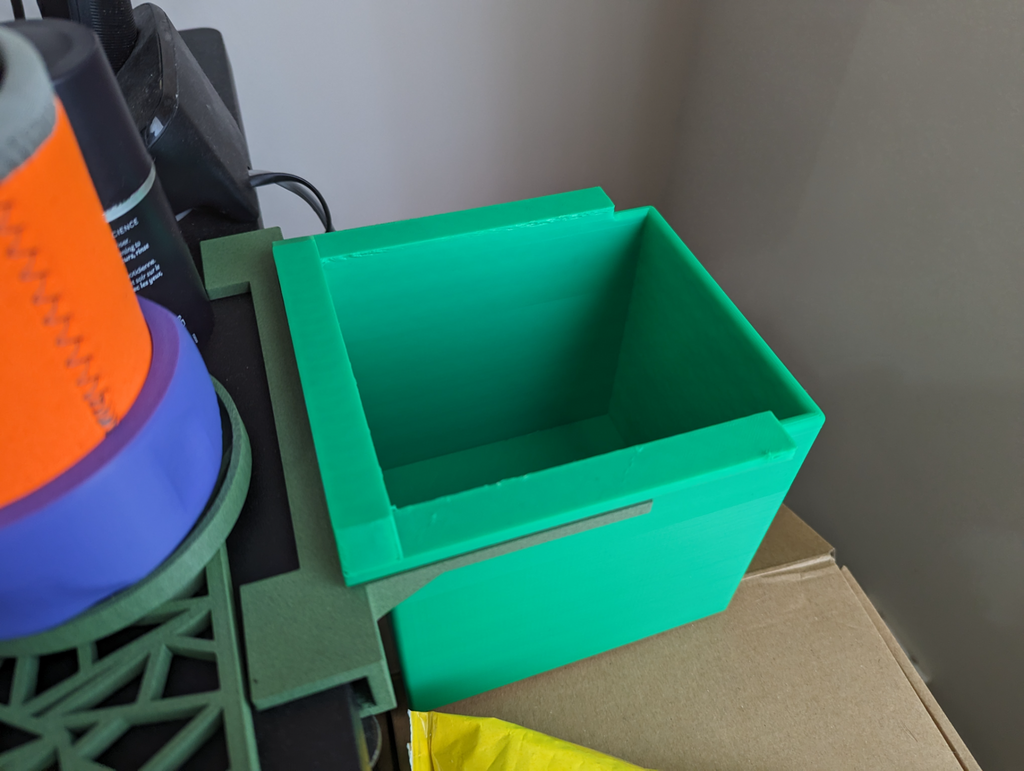 Simple Desk side bin