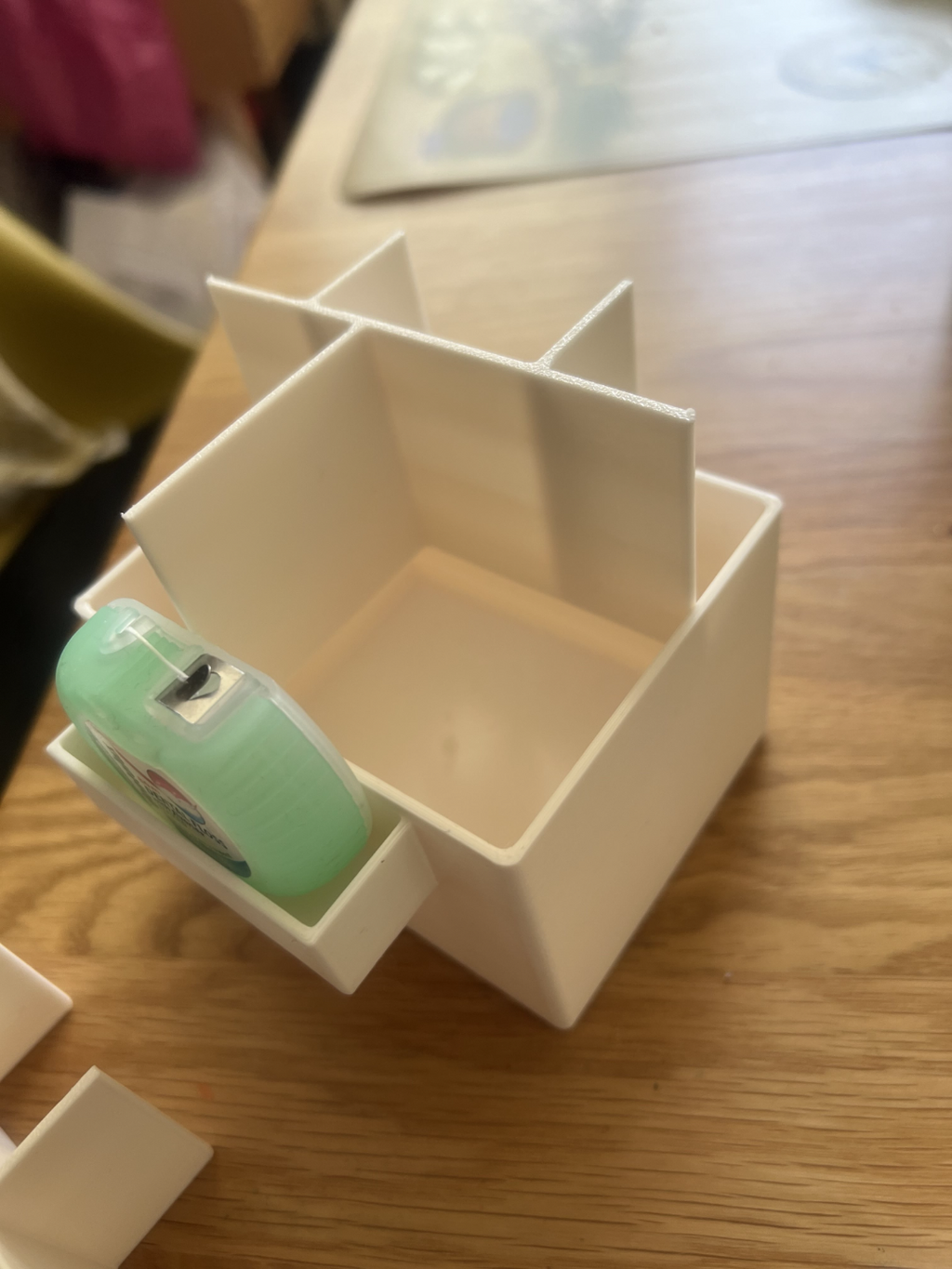 minimalistic bathroom organizer