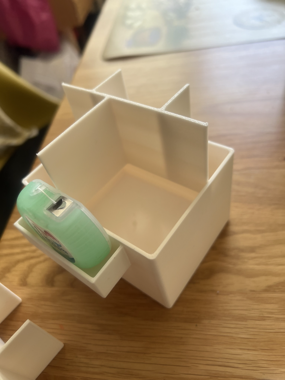 minimalistic bathroom organizer