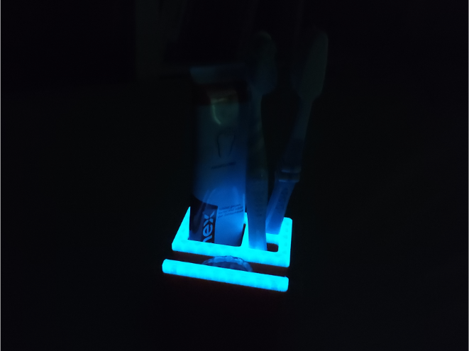 Toothbrush cube with braces holder