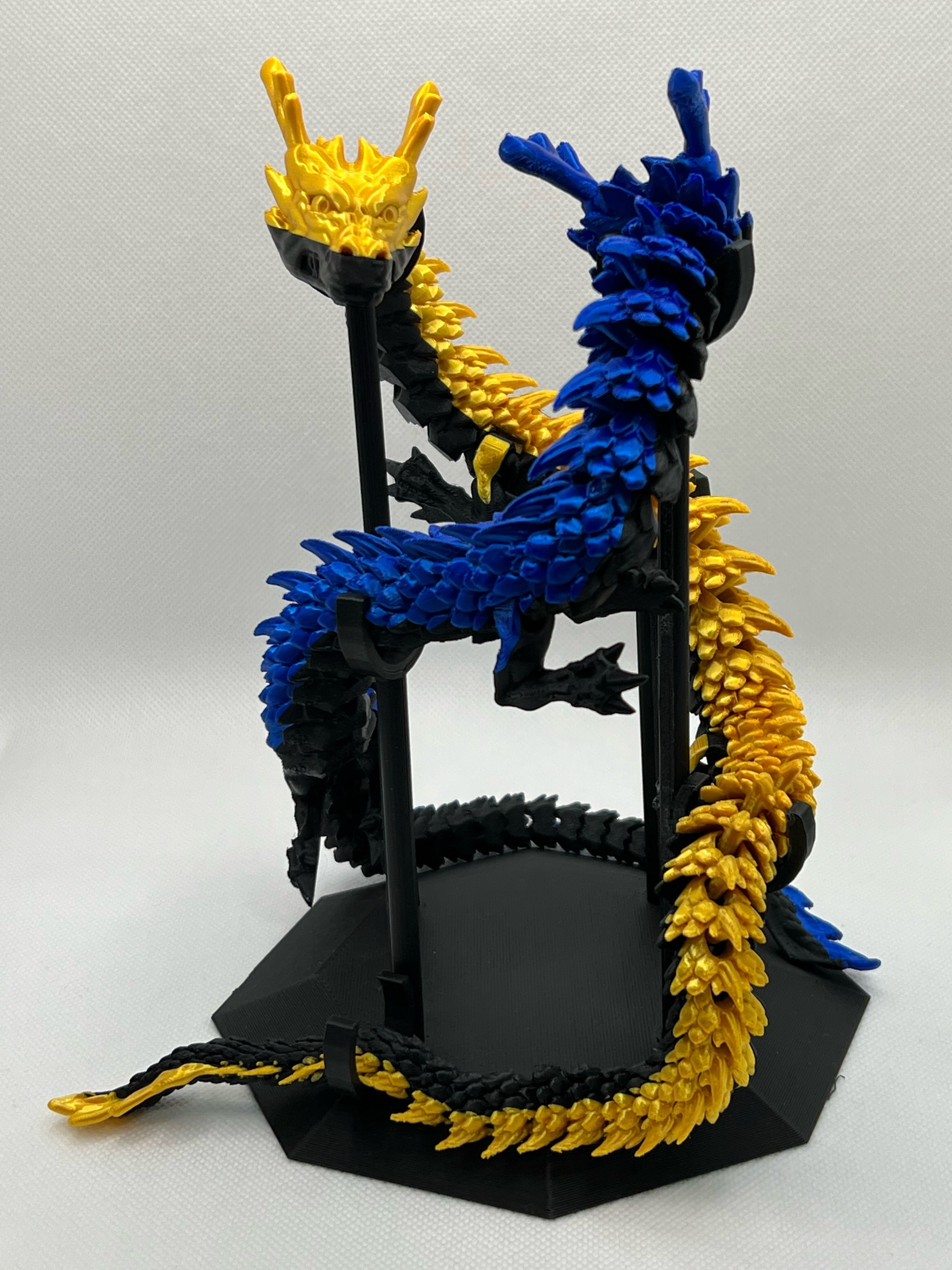 Intertwining Dragons Stand