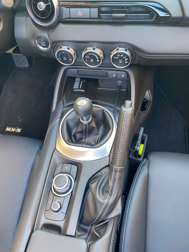 Car Phone Holder - Keep your phone out of sight