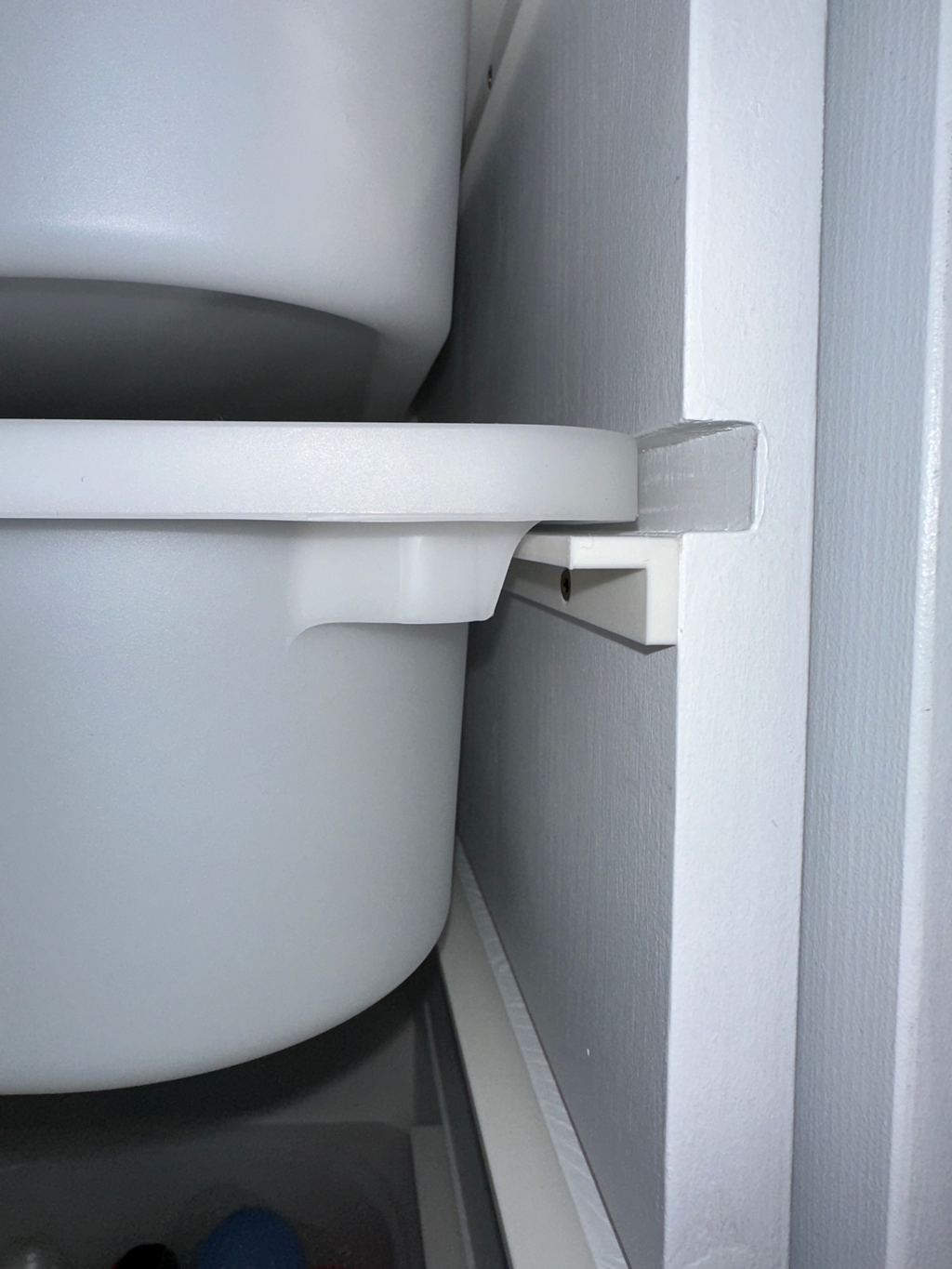 L-shaped rail for IKEA Trofast