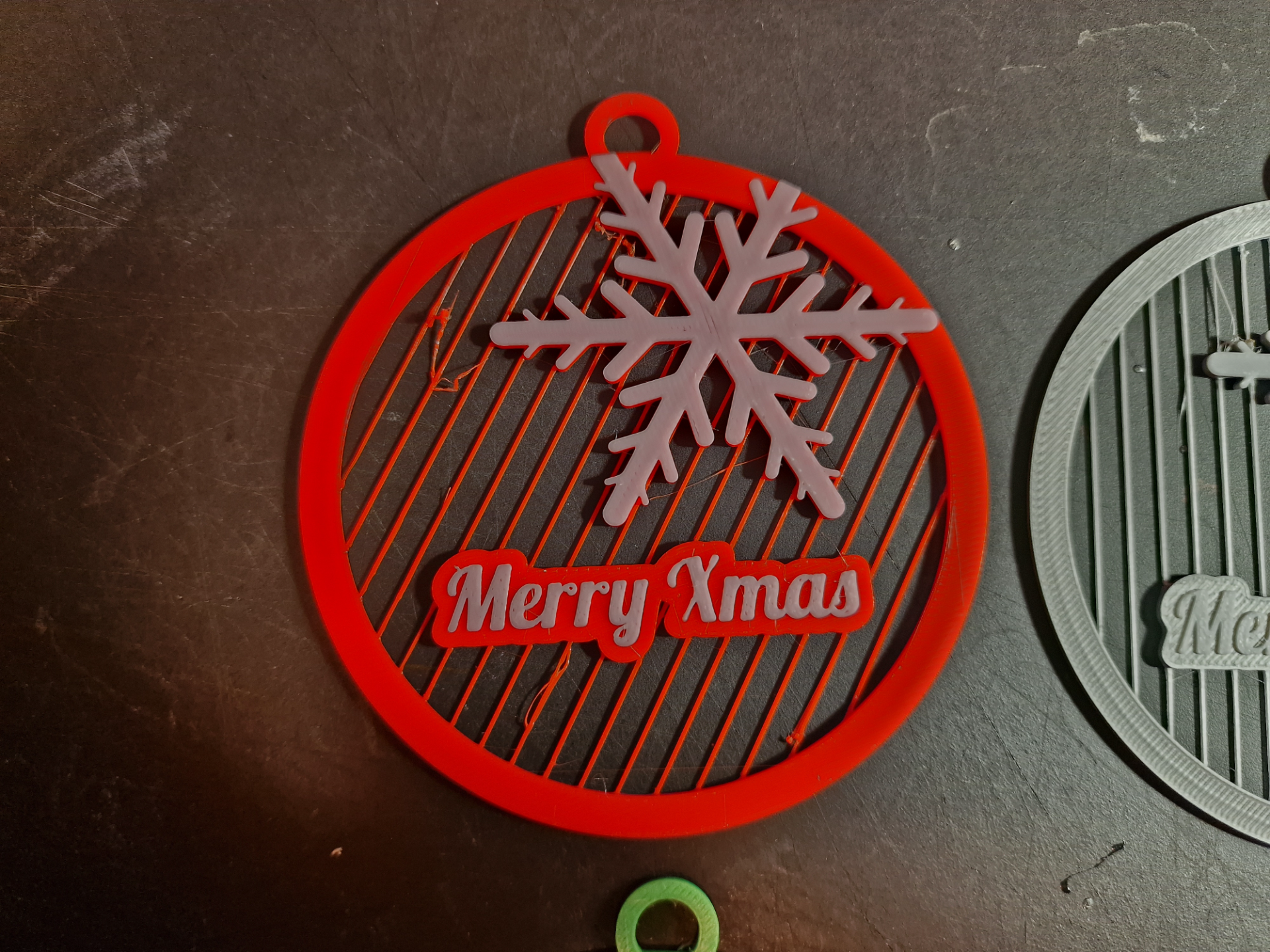 Customizable Christmas ball with strings V2