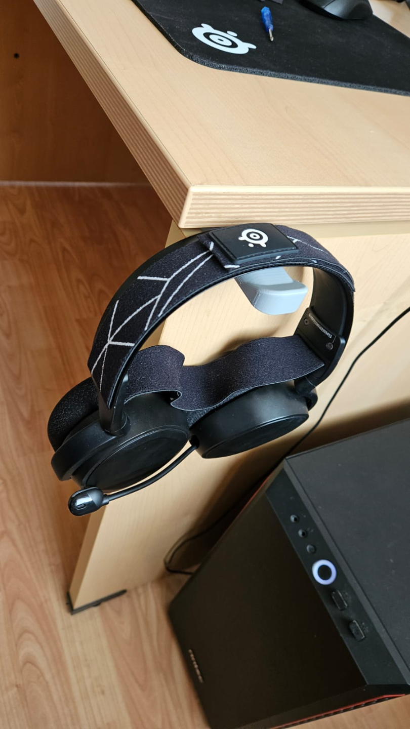 Table headphone side holder