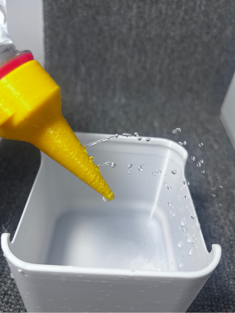 Green plant automatic watering lid