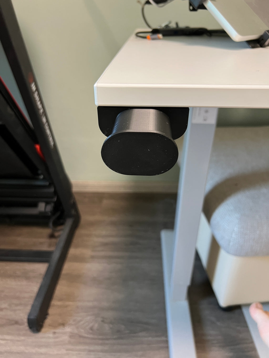 Headphones holder for desk