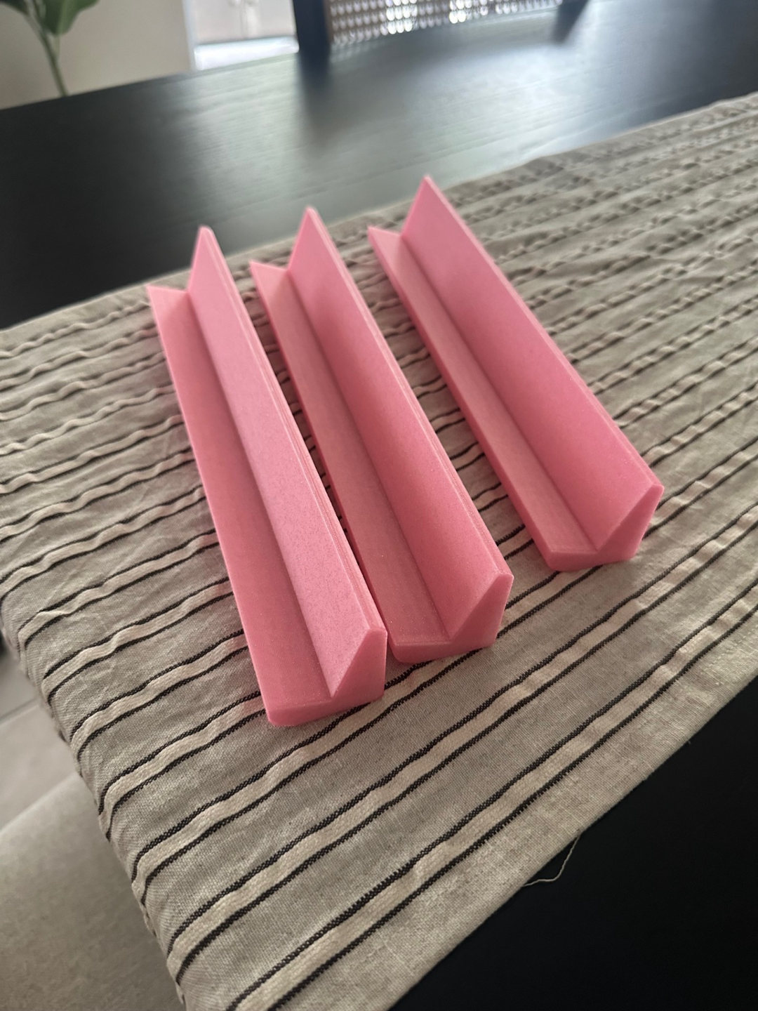 Domino Stand