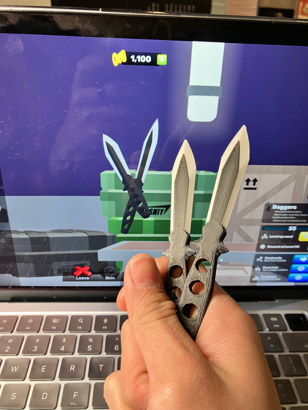 Keychain Throwing Daggers from Roblox RIVALS