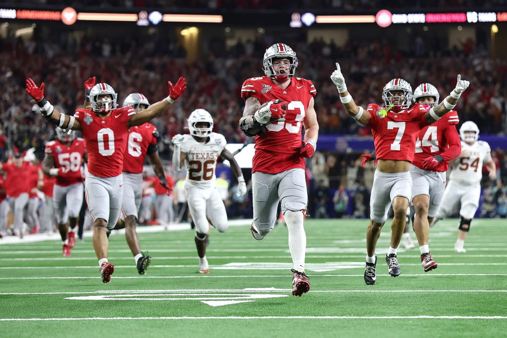 Jack Sawyer running for endzone