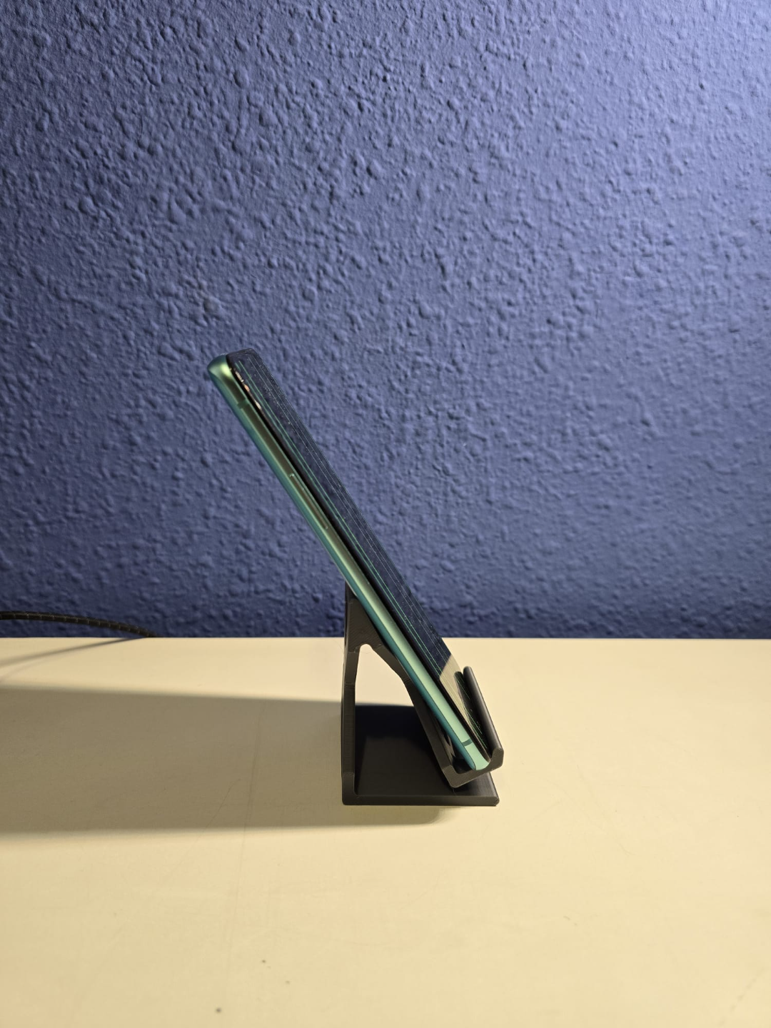 Minimalist phone holder no support