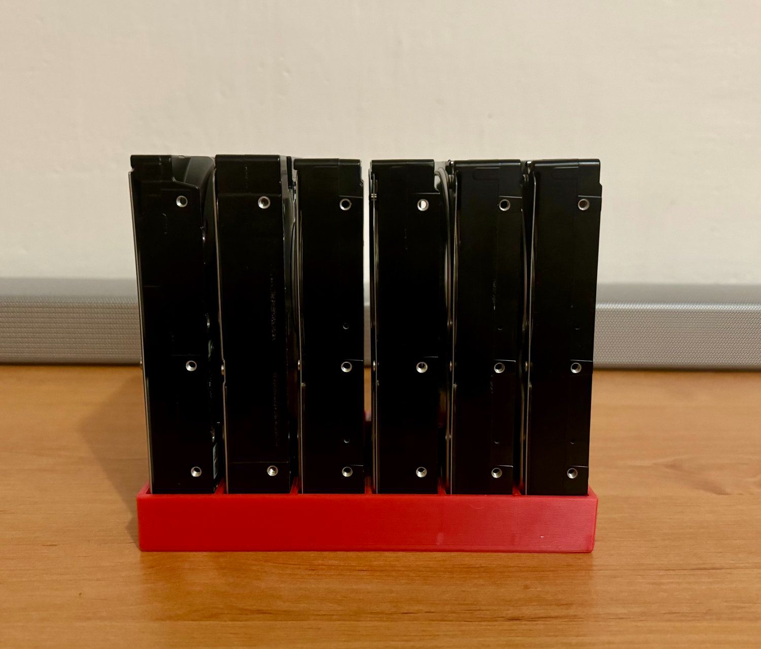 Hard drive stand for six 3.5" NORMAL drives